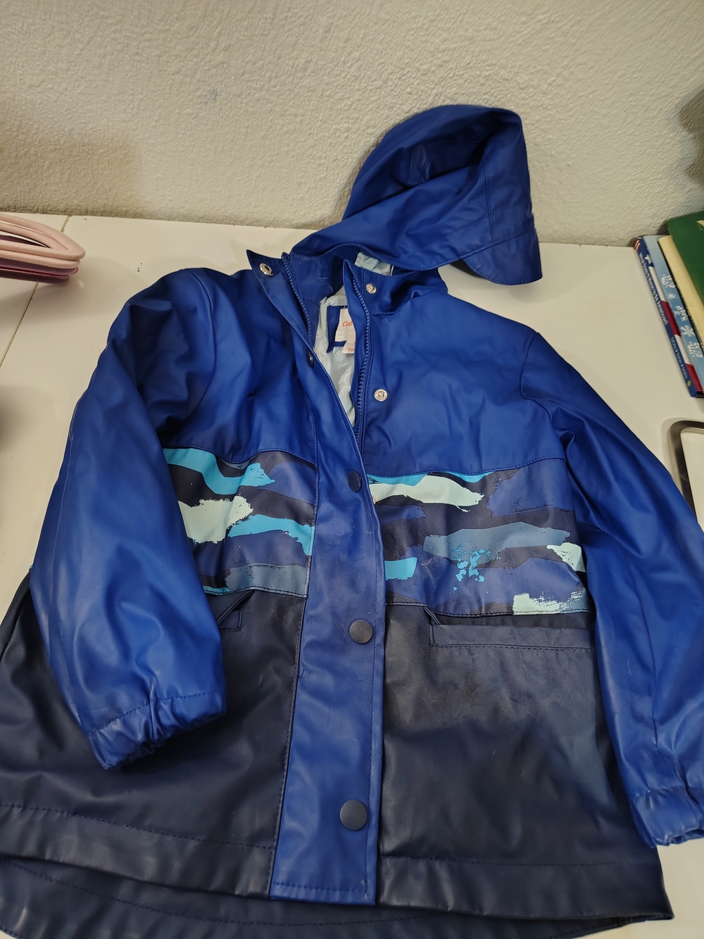 Cat & Jack Boys Blue Camo Rain Jacket XS Pockets Hooded Waterproof Raincoat